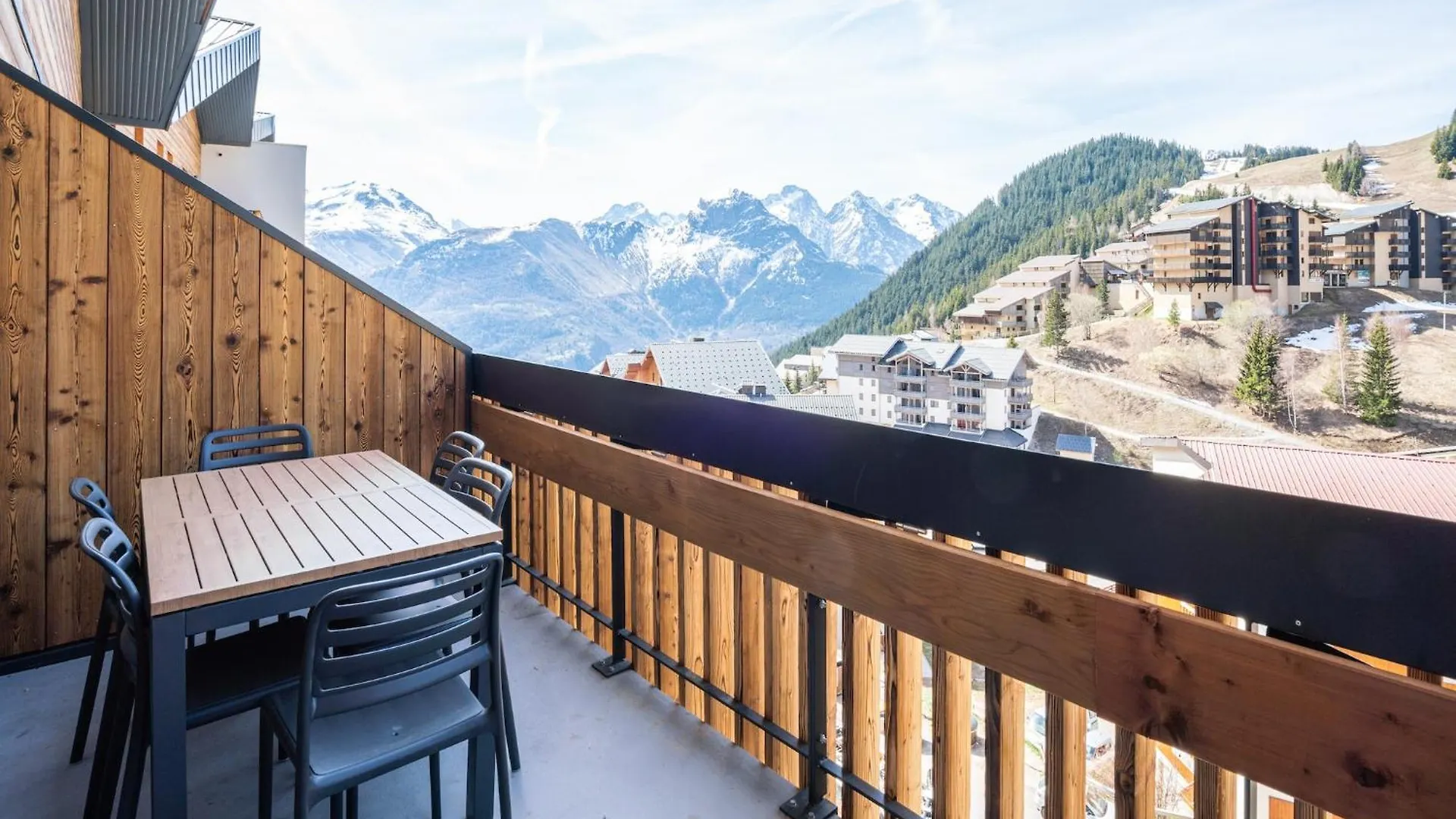 Apartments By The Slopes In L'Alpe D'Huez