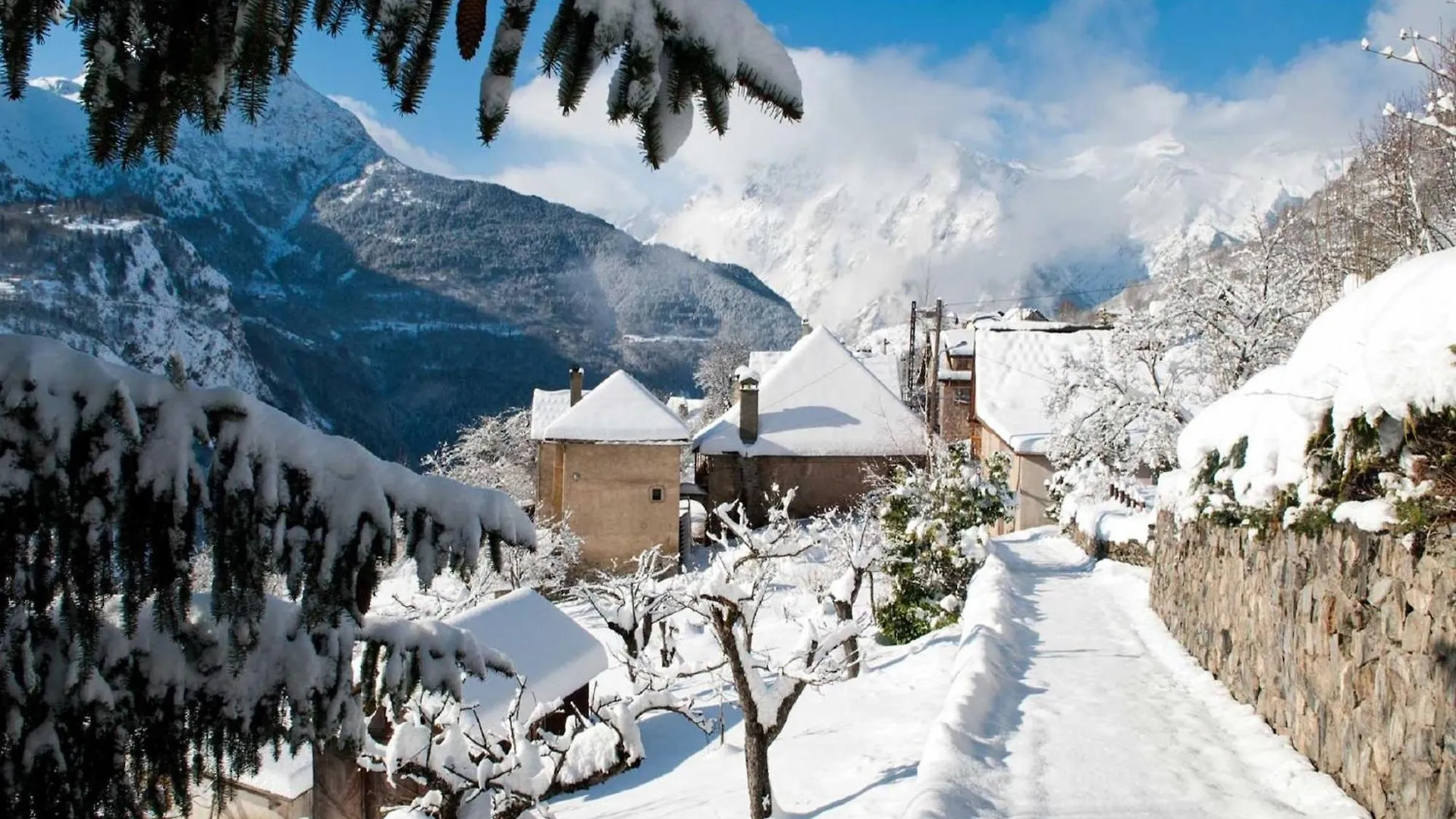 Apartments By The Slopes In L'Alpe D'Huez France